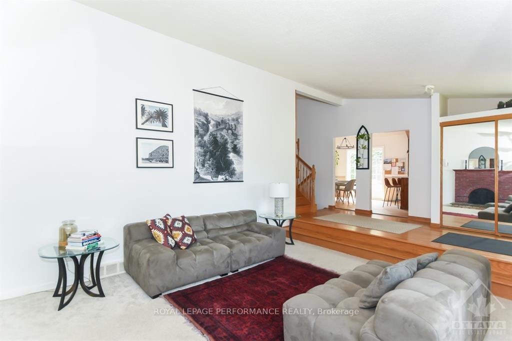 Photo 4 of 85 Crownhill Street, Ottawa, Cardinal Heights — HOMEH