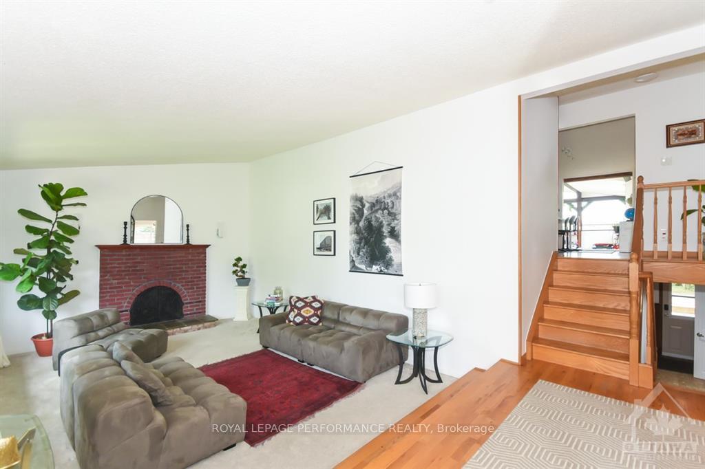 Photo 5 of 85 Crownhill Street, Ottawa, Cardinal Heights — HOMEH