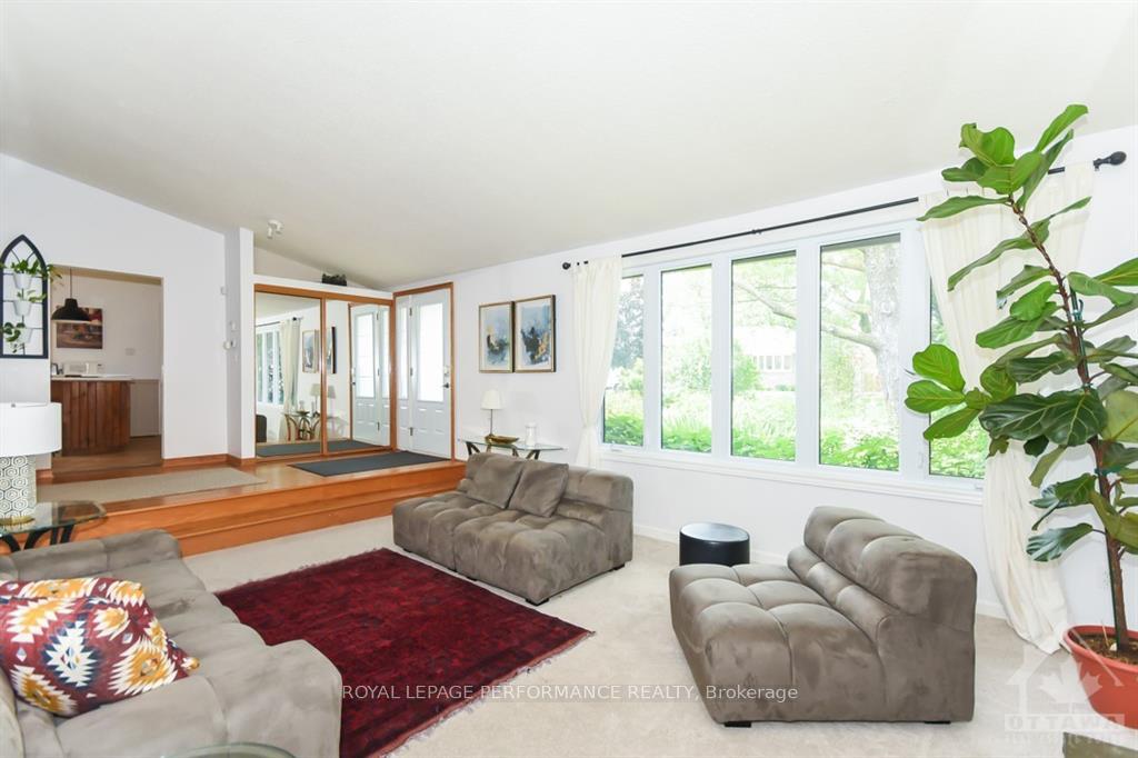 Photo 7 of 85 Crownhill Street, Ottawa, Cardinal Heights — HOMEH