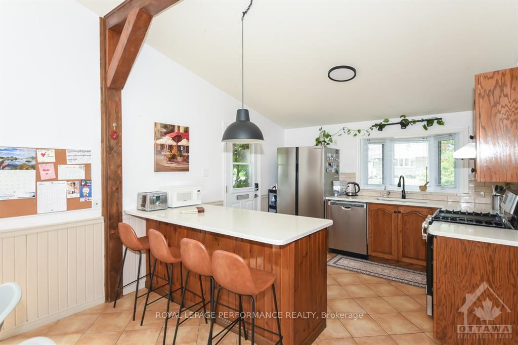 Photo 9 of 85 Crownhill Street, Ottawa, Cardinal Heights — HOMEH