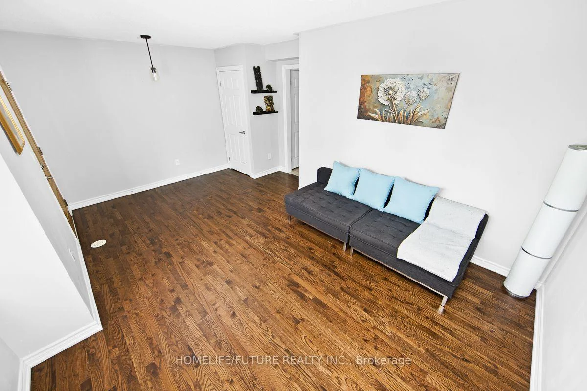 Photo 7 of Unit 7, 3170 Boxford Crescent, Mississauga, Churchill Meadows — HOMEH