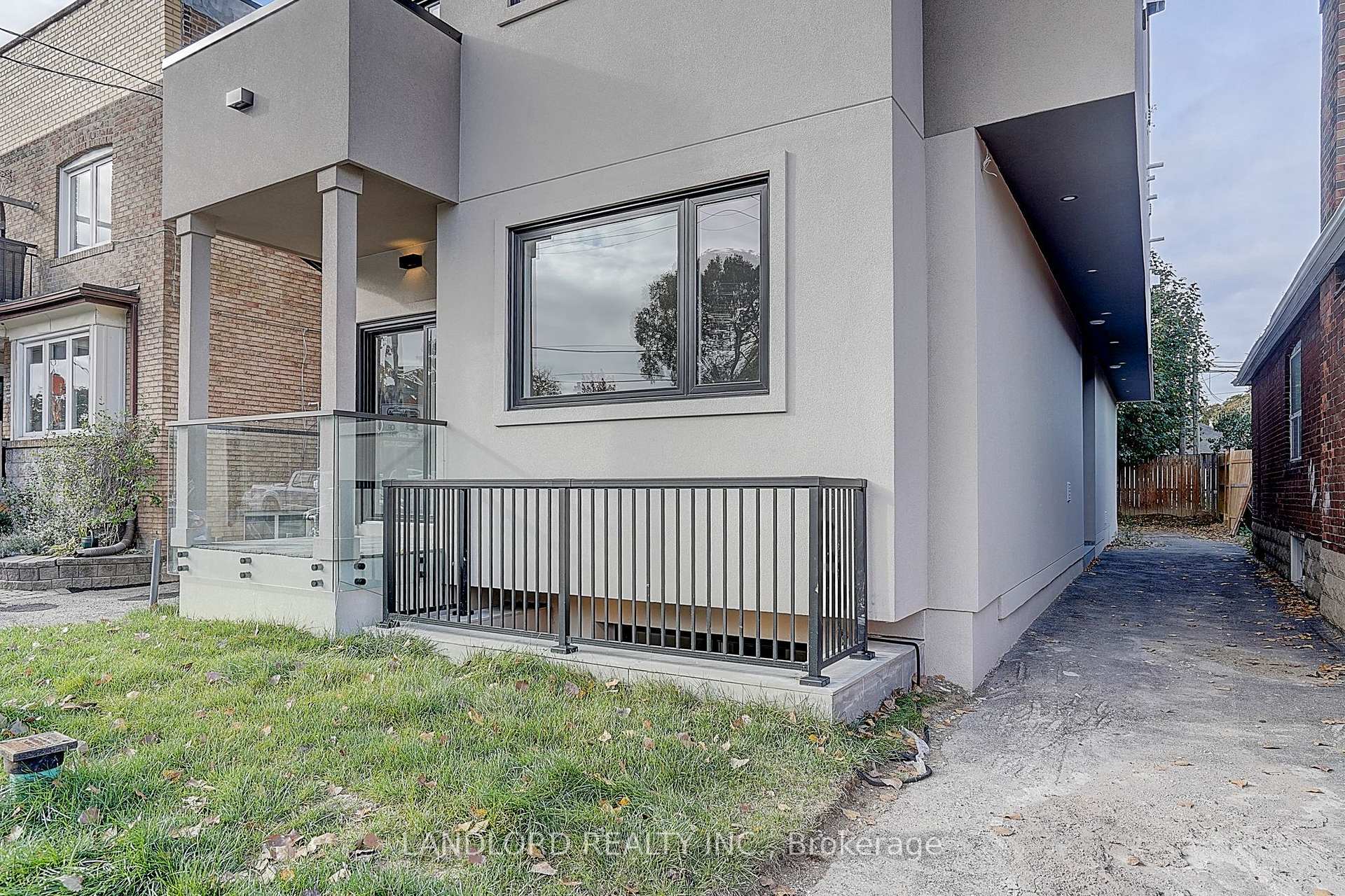 Photo 2 of Unit Unit 4, 1344 Pape Avenue, Toronto, Broadview North — HOMEH