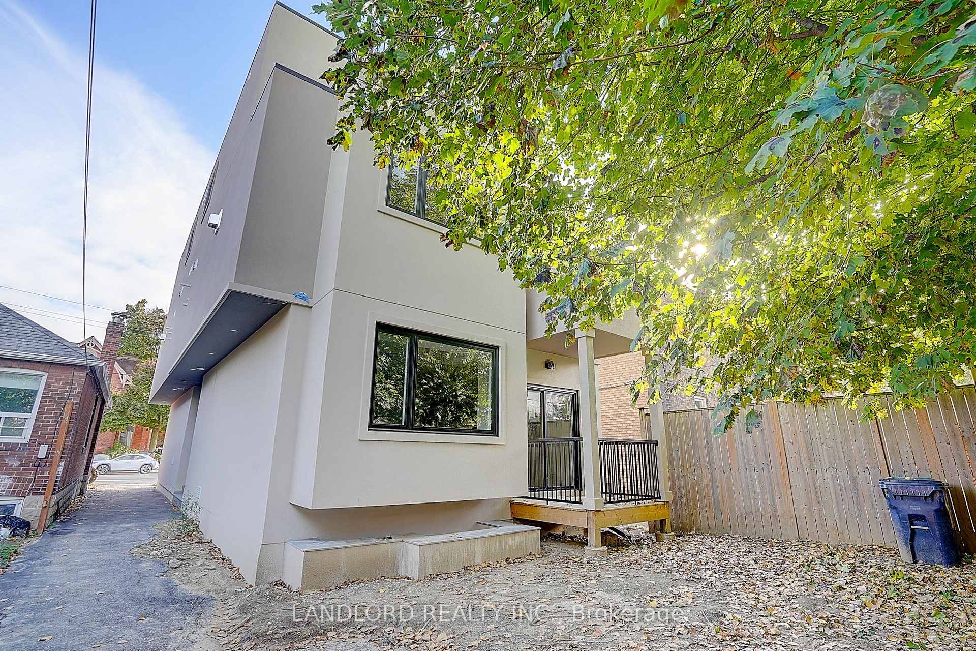 Photo 7 of Unit Unit 4, 1344 Pape Avenue, Toronto, Broadview North — HOMEH
