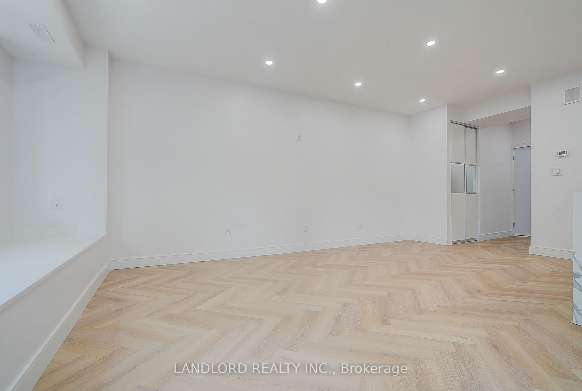 Photo 18 of Unit Unit 4, 1344 Pape Avenue, Toronto, Broadview North — HOMEH