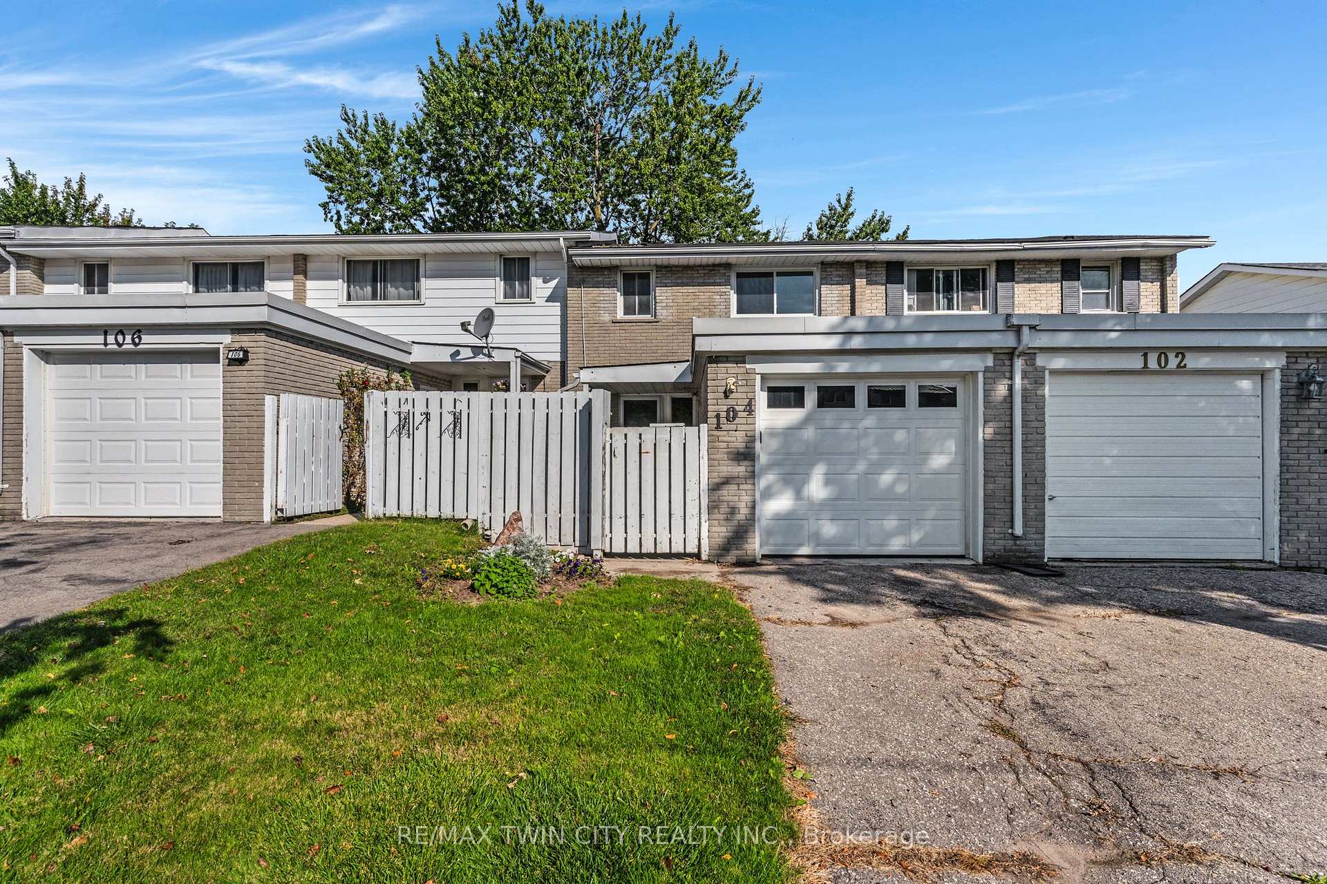 Photo 1 of 104 Ralgreen Crescent, Kitchener, Victoria Hills — HOMEH