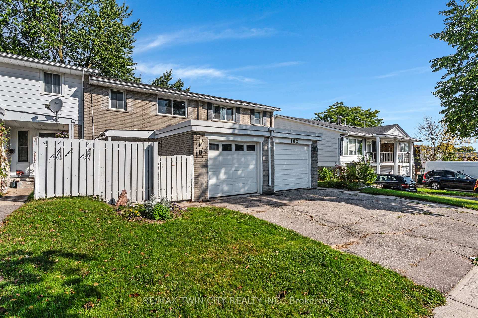 Photo 2 of 104 Ralgreen Crescent, Kitchener, Victoria Hills — HOMEH