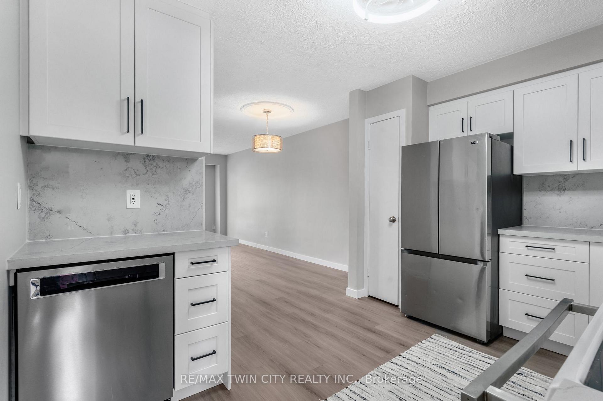Photo 6 of 104 Ralgreen Crescent, Kitchener, Victoria Hills — HOMEH