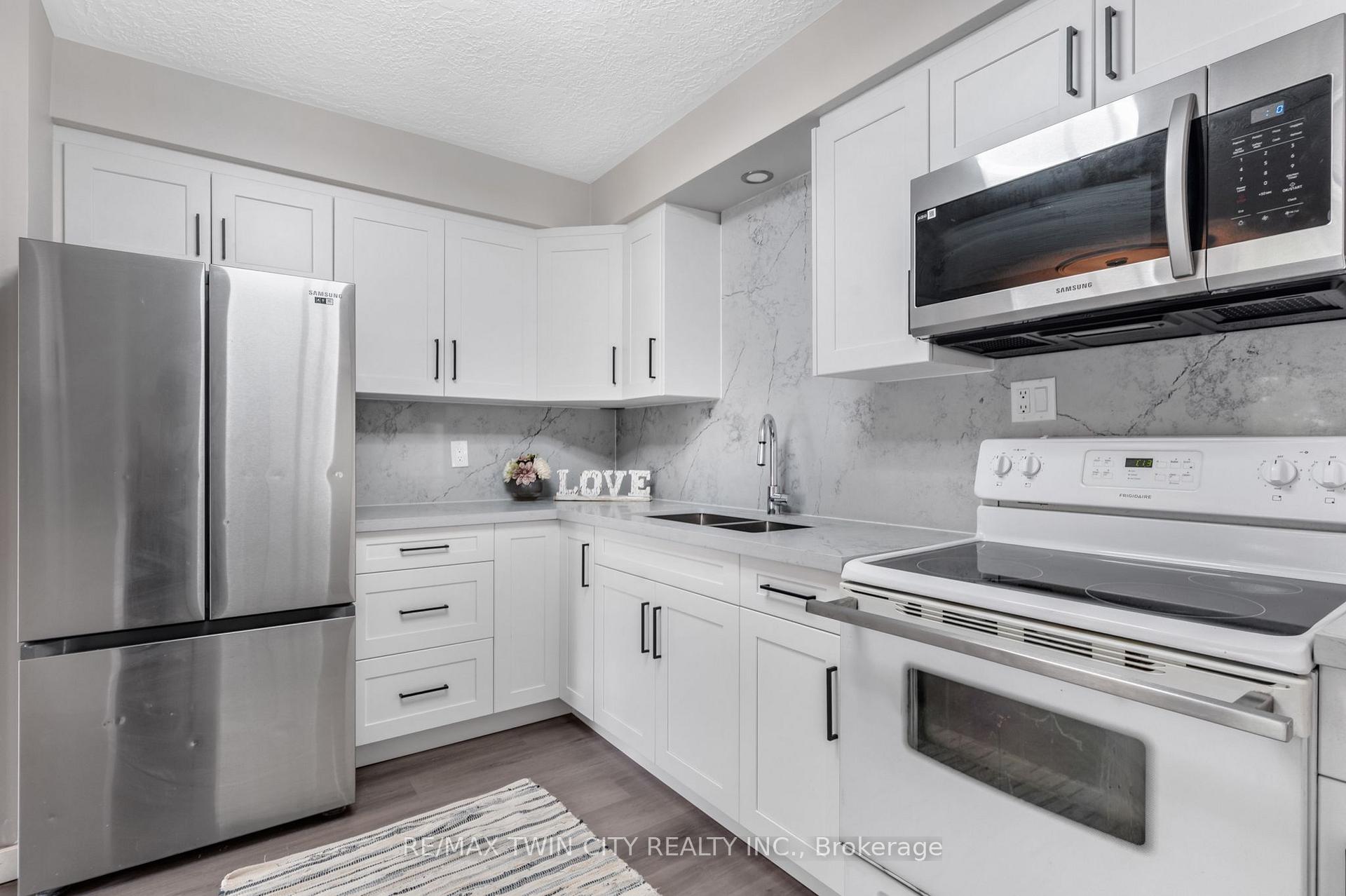 Photo 8 of 104 Ralgreen Crescent, Kitchener, Victoria Hills — HOMEH