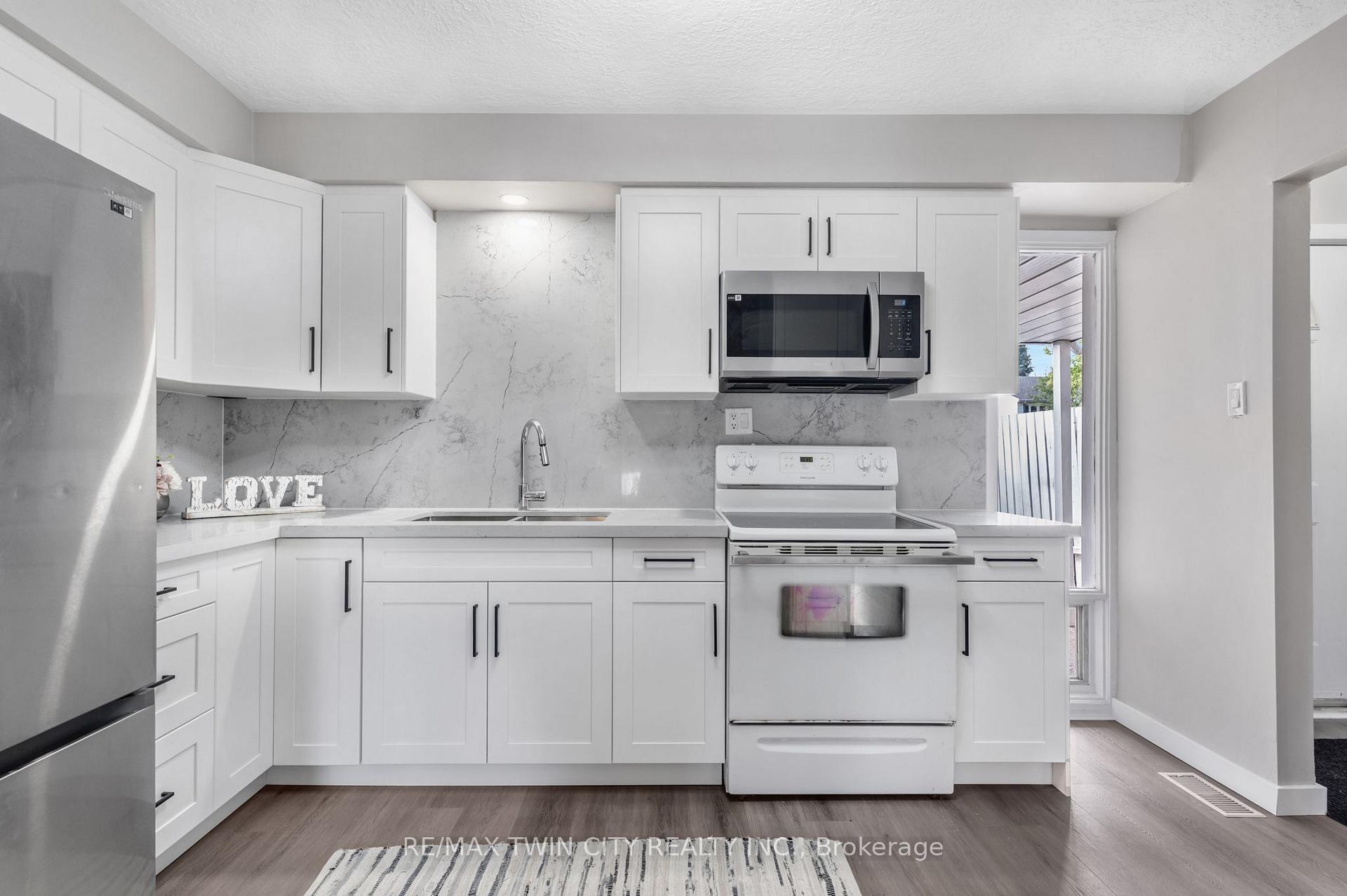 Photo 9 of 104 Ralgreen Crescent, Kitchener, Victoria Hills — HOMEH