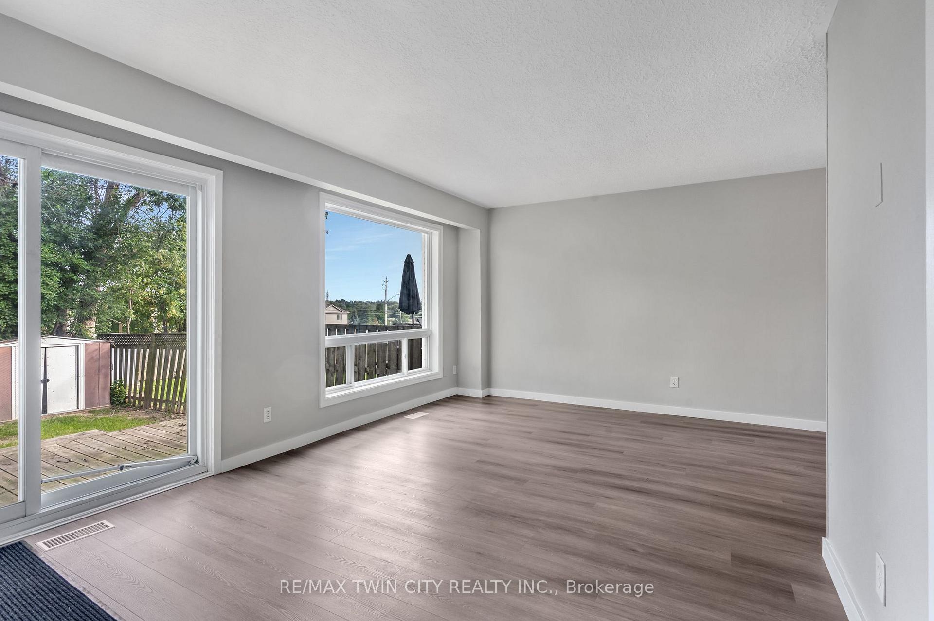 Photo 13 of 104 Ralgreen Crescent, Kitchener, Victoria Hills — HOMEH