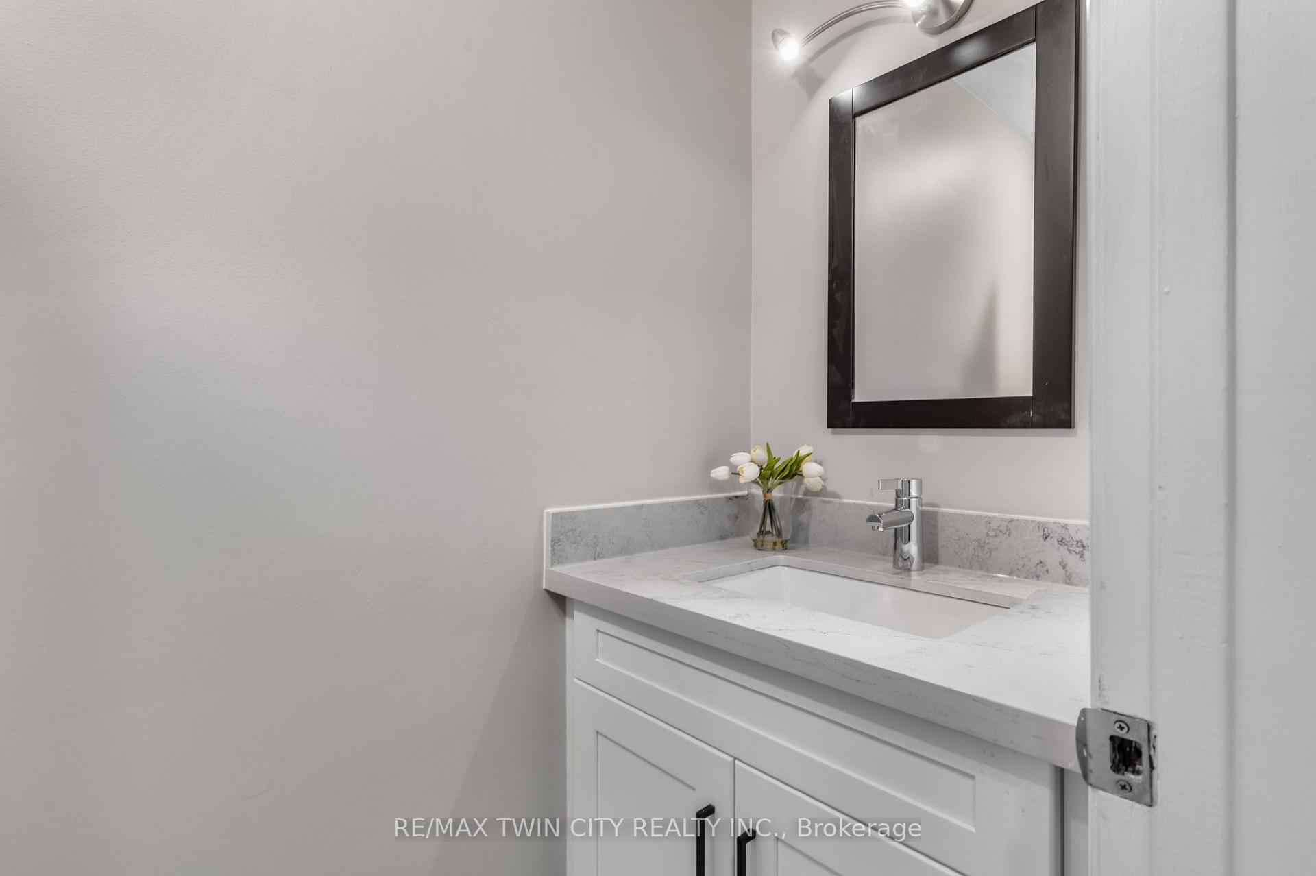 Photo 14 of 104 Ralgreen Crescent, Kitchener, Victoria Hills — HOMEH