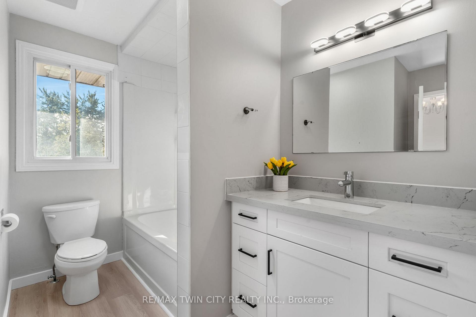 Photo 18 of 104 Ralgreen Crescent, Kitchener, Victoria Hills — HOMEH
