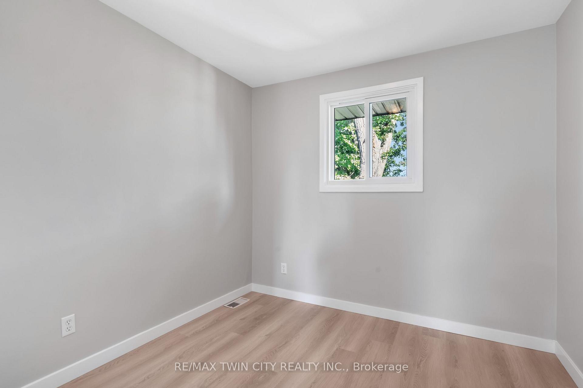 Photo 19 of 104 Ralgreen Crescent, Kitchener, Victoria Hills — HOMEH