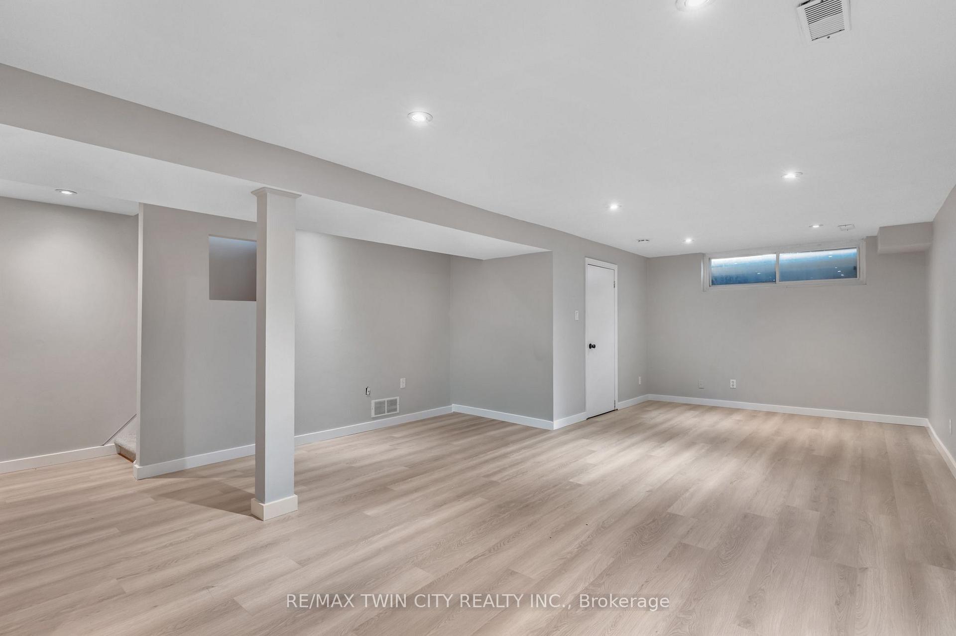 Photo 25 of 104 Ralgreen Crescent, Kitchener, Victoria Hills — HOMEH