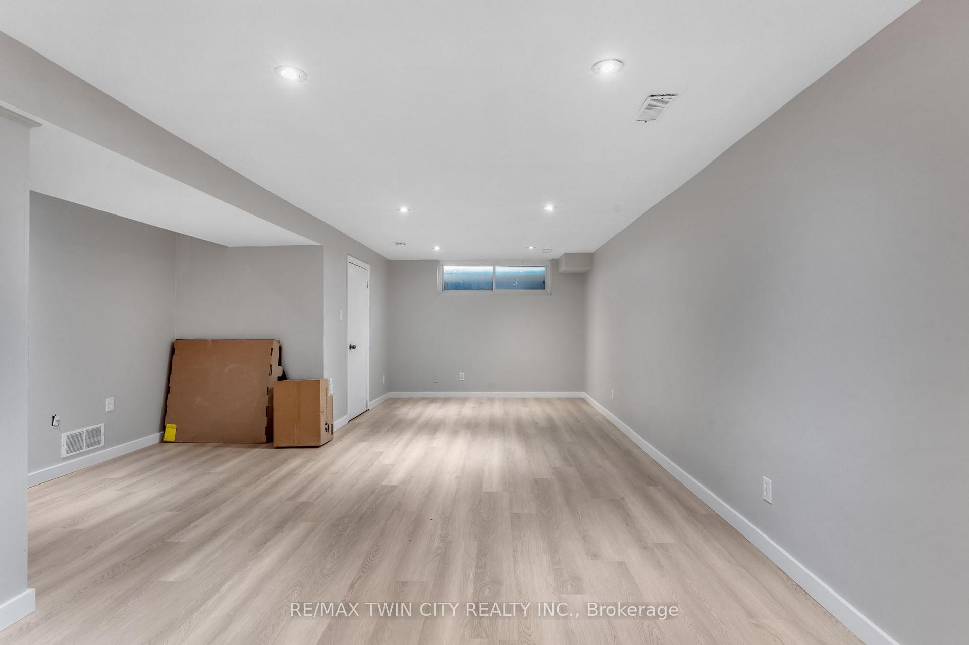 Photo 26 of 104 Ralgreen Crescent, Kitchener, Victoria Hills — HOMEH