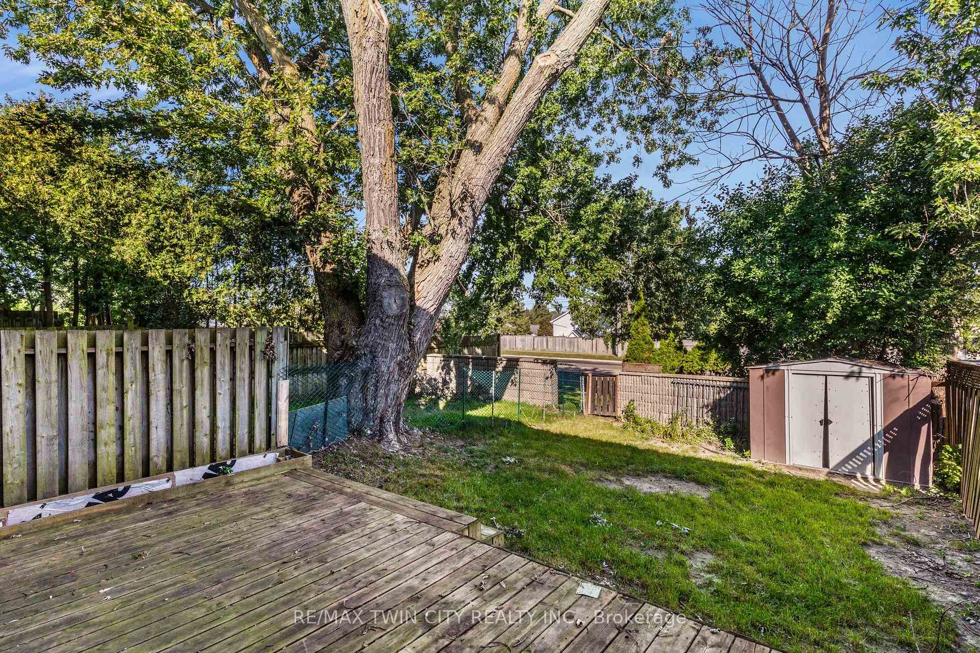 Photo 32 of 104 Ralgreen Crescent, Kitchener, Victoria Hills — HOMEH
