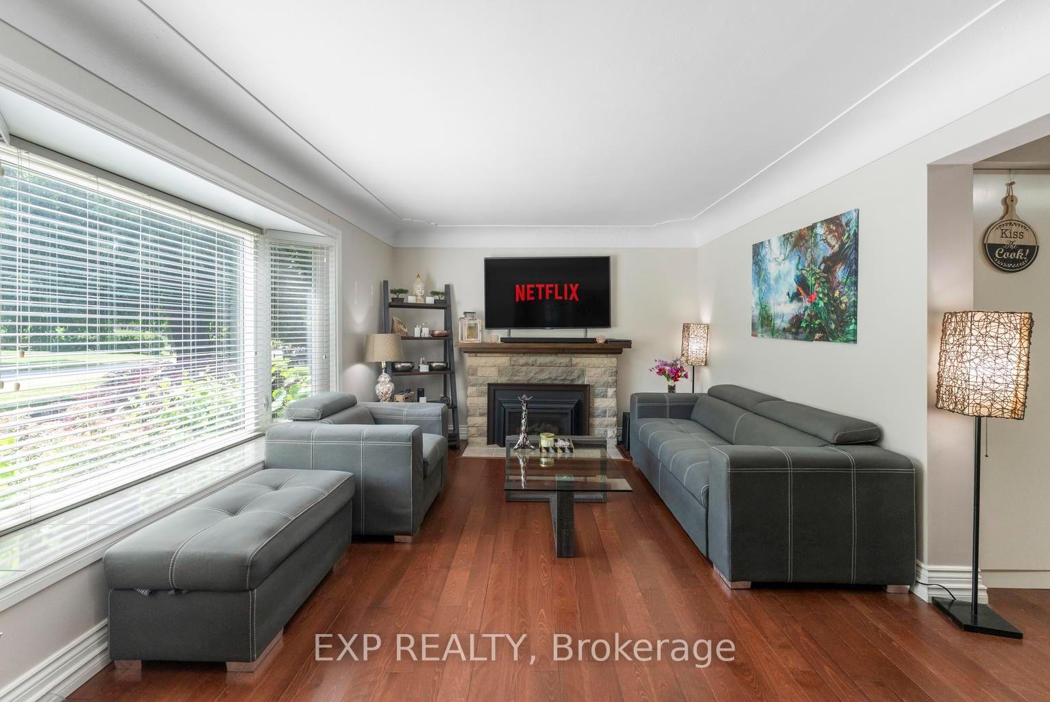 Photo 5 of 1063 Joan Drive, Burlington, LaSalle — HOMEH