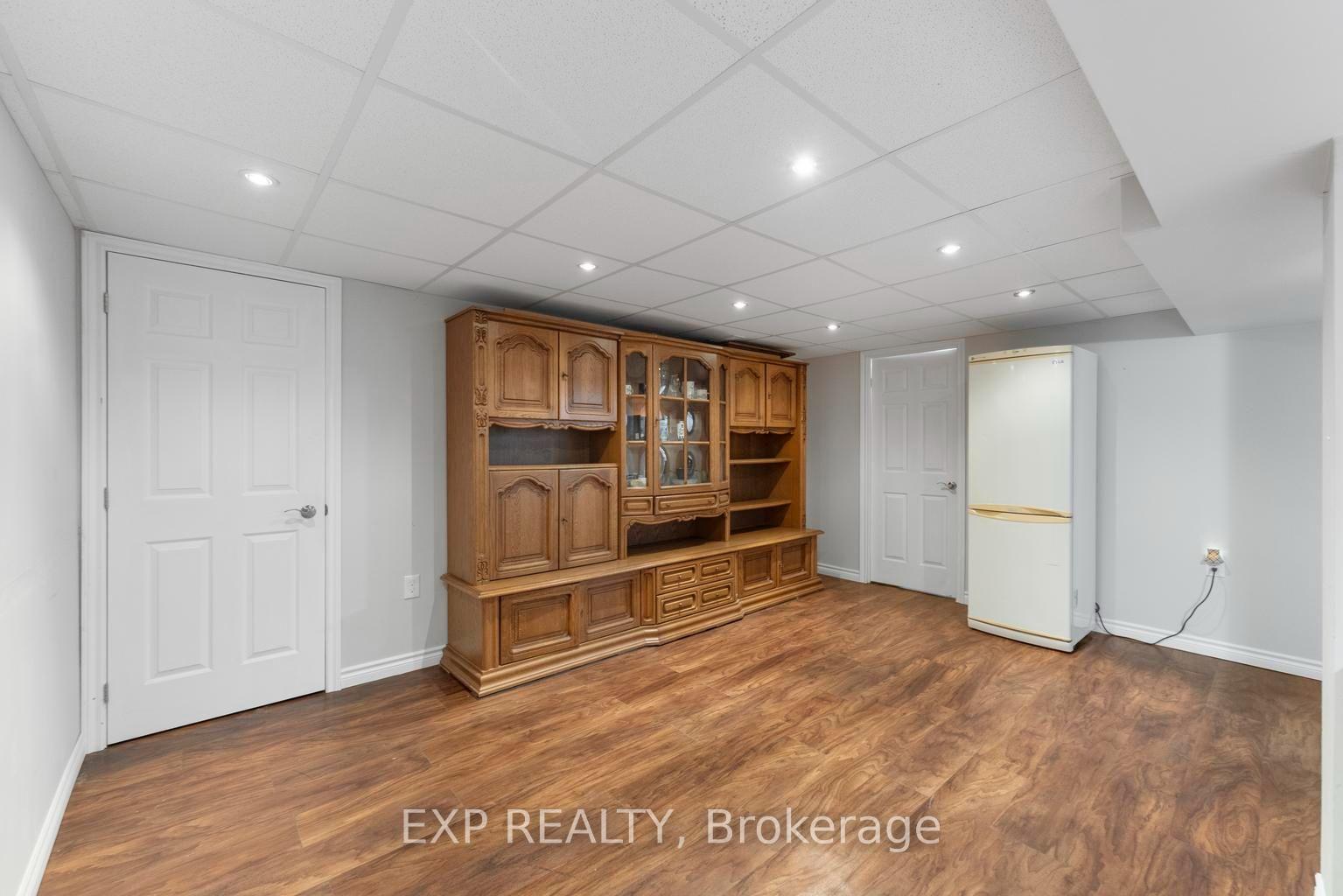 Photo 29 of 1063 Joan Drive, Burlington, LaSalle — HOMEH