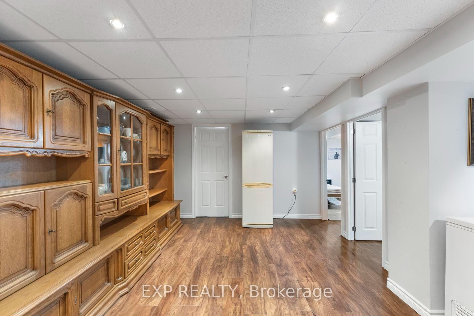 Photo 33 of 1063 Joan Drive, Burlington, LaSalle — HOMEH