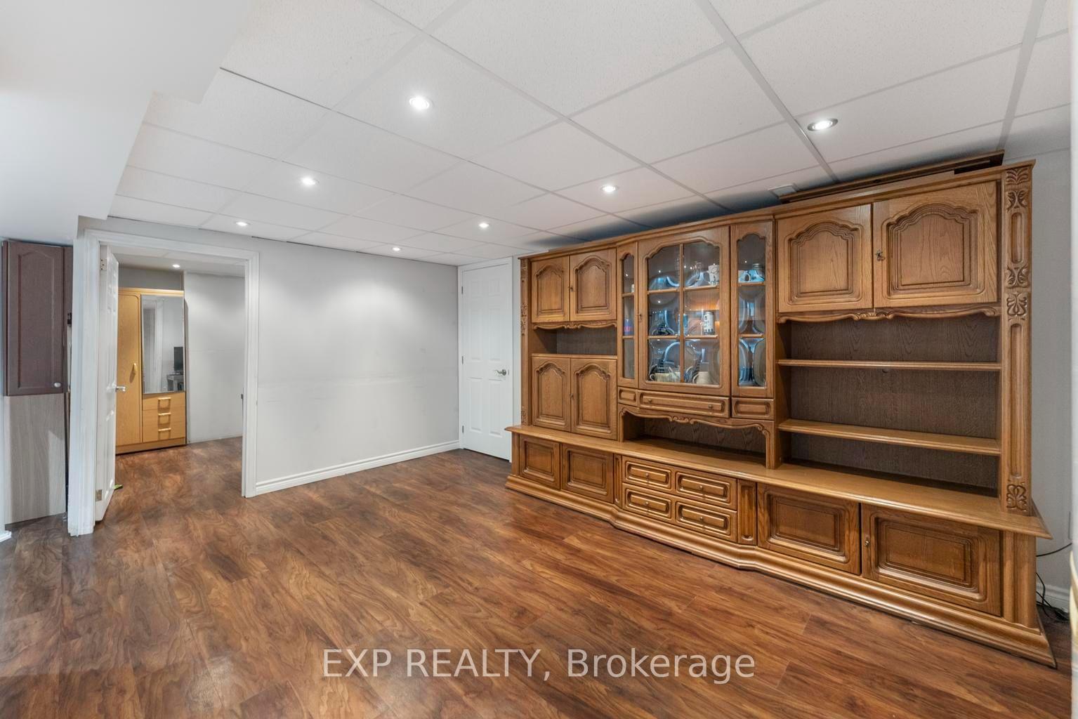 Photo 39 of 1063 Joan Drive, Burlington, LaSalle — HOMEH