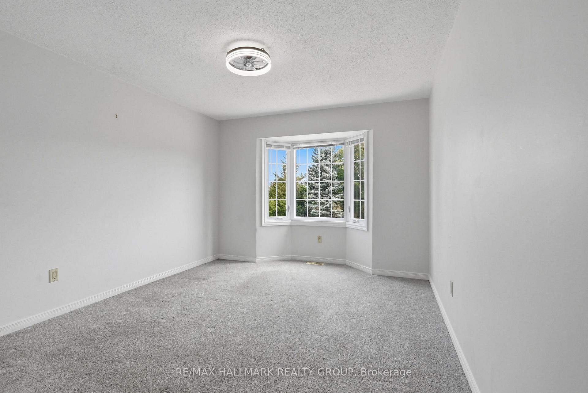 Photo 14 of 30 Rowe Drive, Ottawa, Kanata - Katimavik — HOMEH