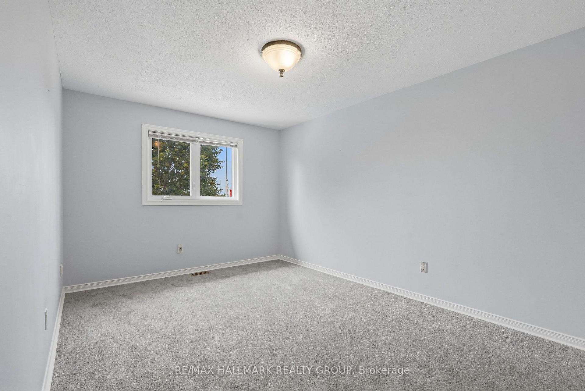 Photo 15 of 30 Rowe Drive, Ottawa, Kanata - Katimavik — HOMEH