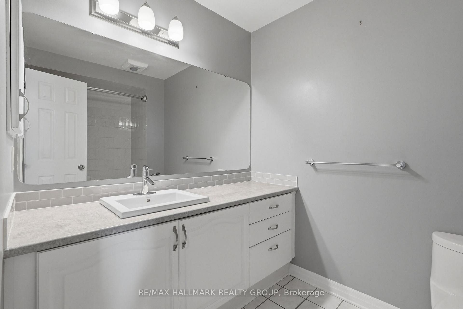 Photo 16 of 30 Rowe Drive, Ottawa, Kanata - Katimavik — HOMEH