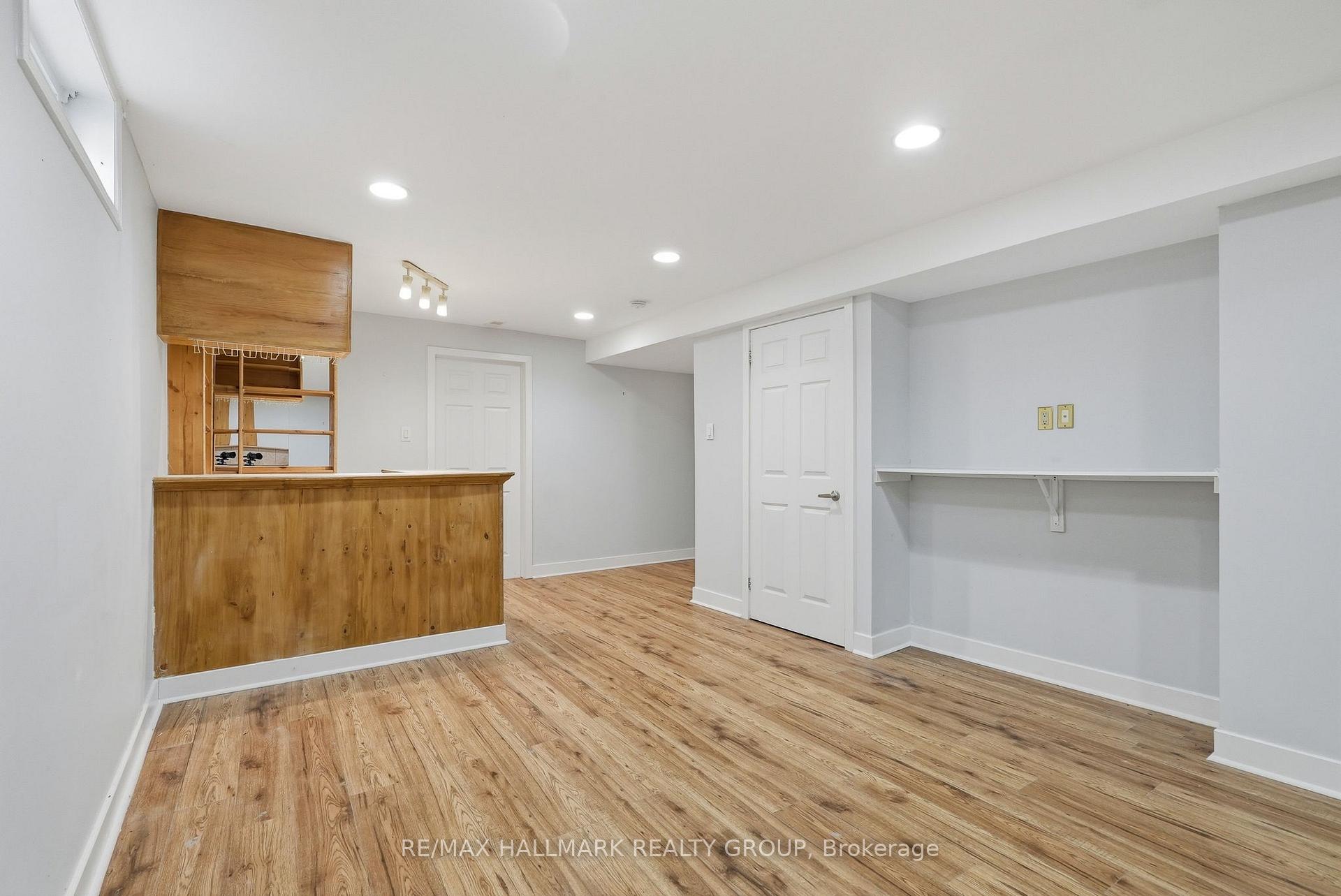 Photo 18 of 30 Rowe Drive, Ottawa, Kanata - Katimavik — HOMEH