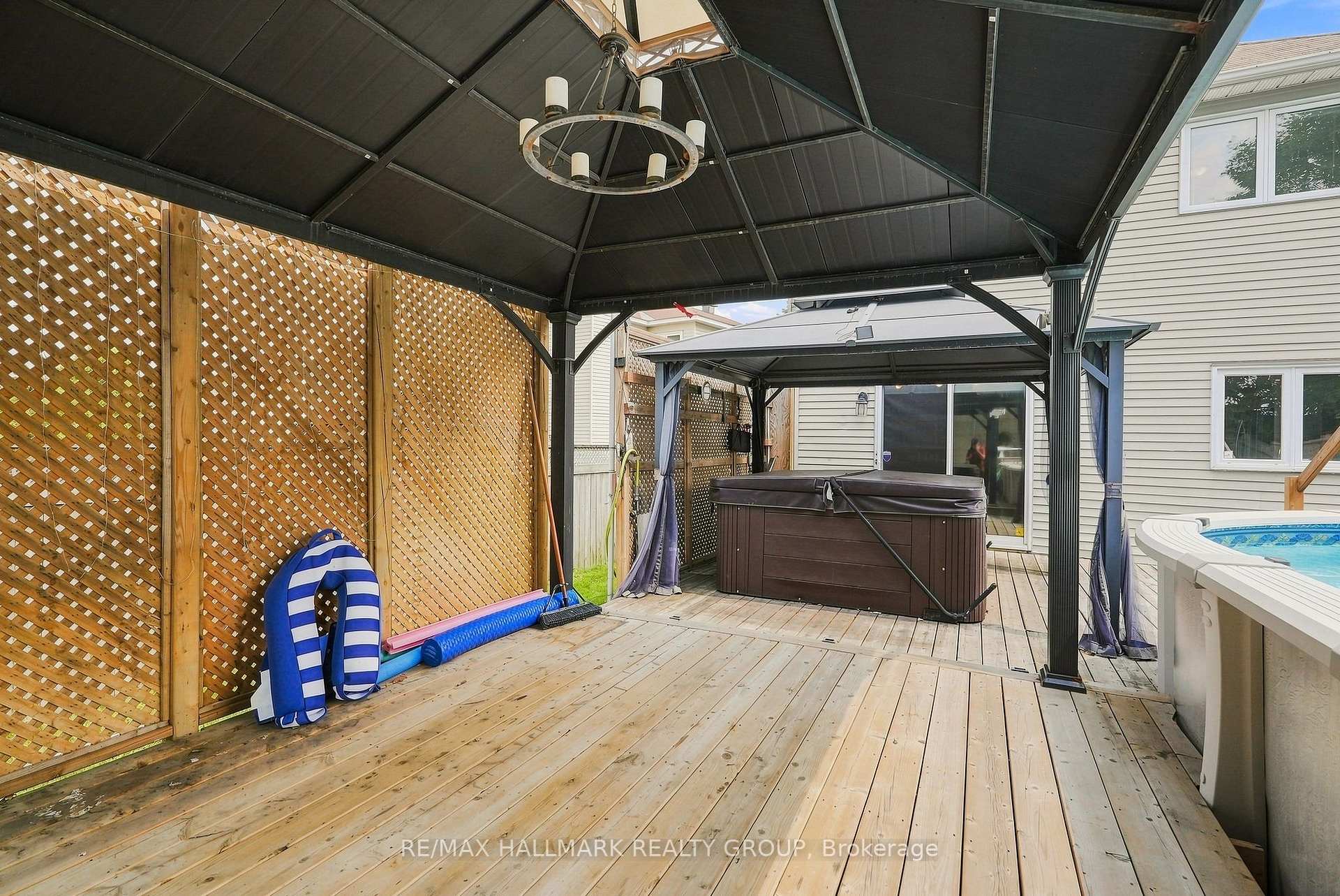 Photo 23 of 30 Rowe Drive, Ottawa, Kanata - Katimavik — HOMEH