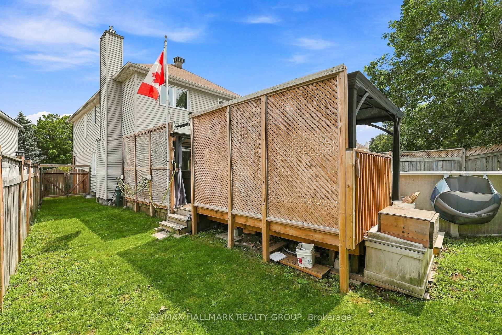 Photo 24 of 30 Rowe Drive, Ottawa, Kanata - Katimavik — HOMEH