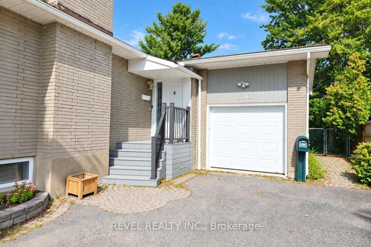Photo 2 of 2213 Circle Place, Ottawa, Elmvale Acres/Urbandale — HOMEH