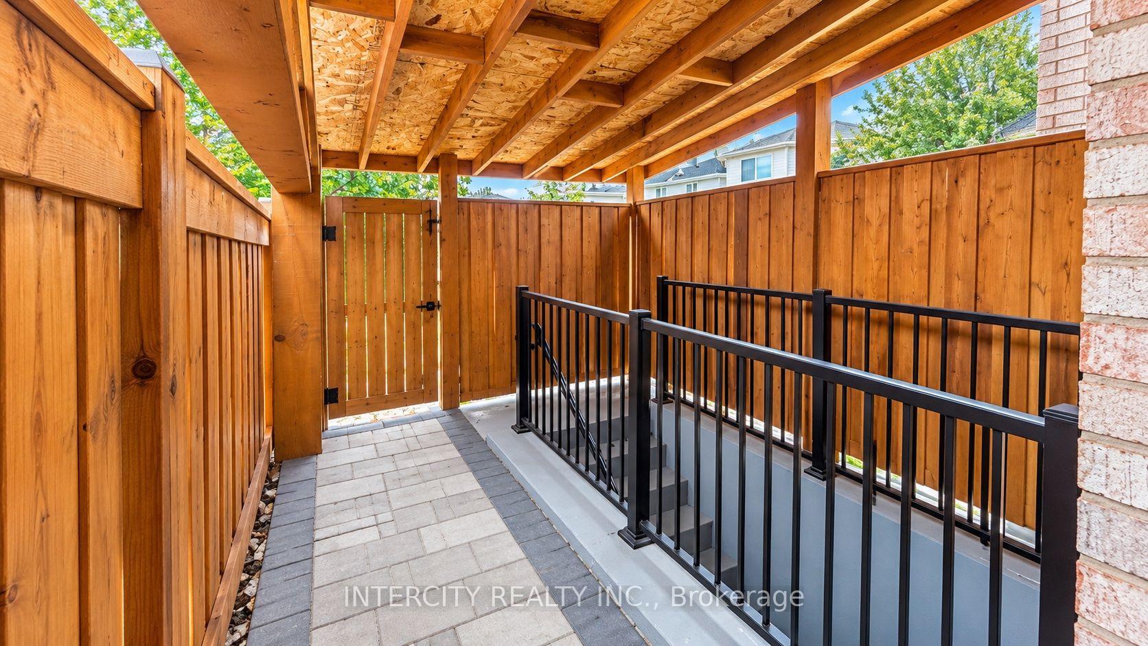 Photo 4 of 159 Moffatt Avenue, Brampton, Fletcher's West — HOMEH