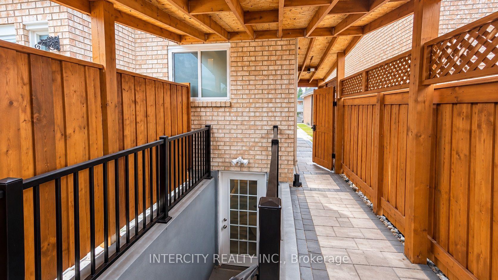 Photo 5 of 159 Moffatt Avenue, Brampton, Fletcher's West — HOMEH