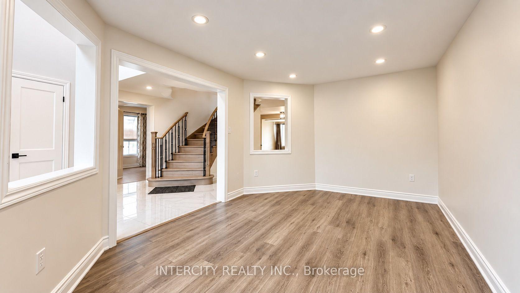 Photo 10 of 159 Moffatt Avenue, Brampton, Fletcher's West — HOMEH