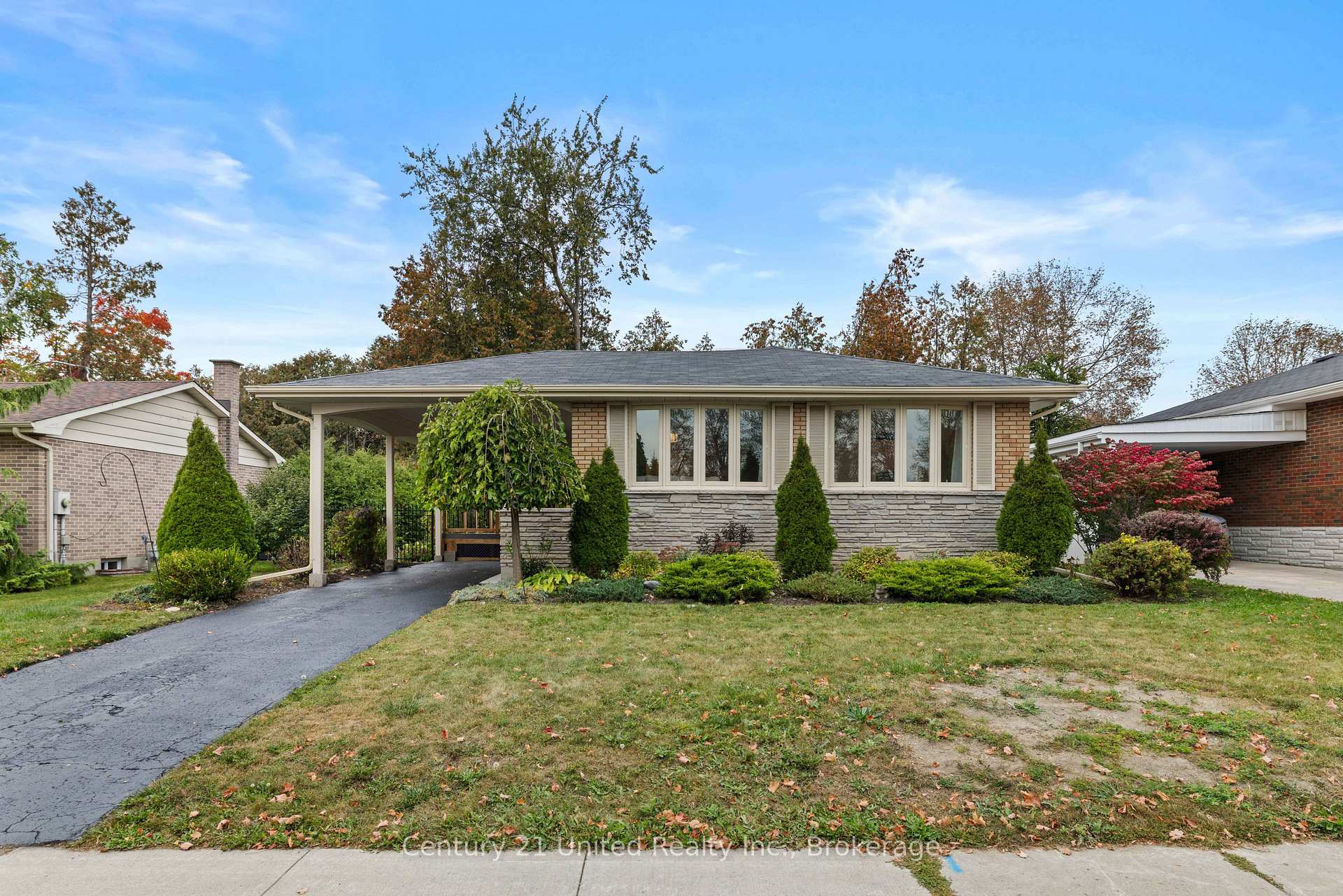 Photo 2 of 1203 Royal Drive, Peterborough, Northcrest Ward 5 — HOMEH