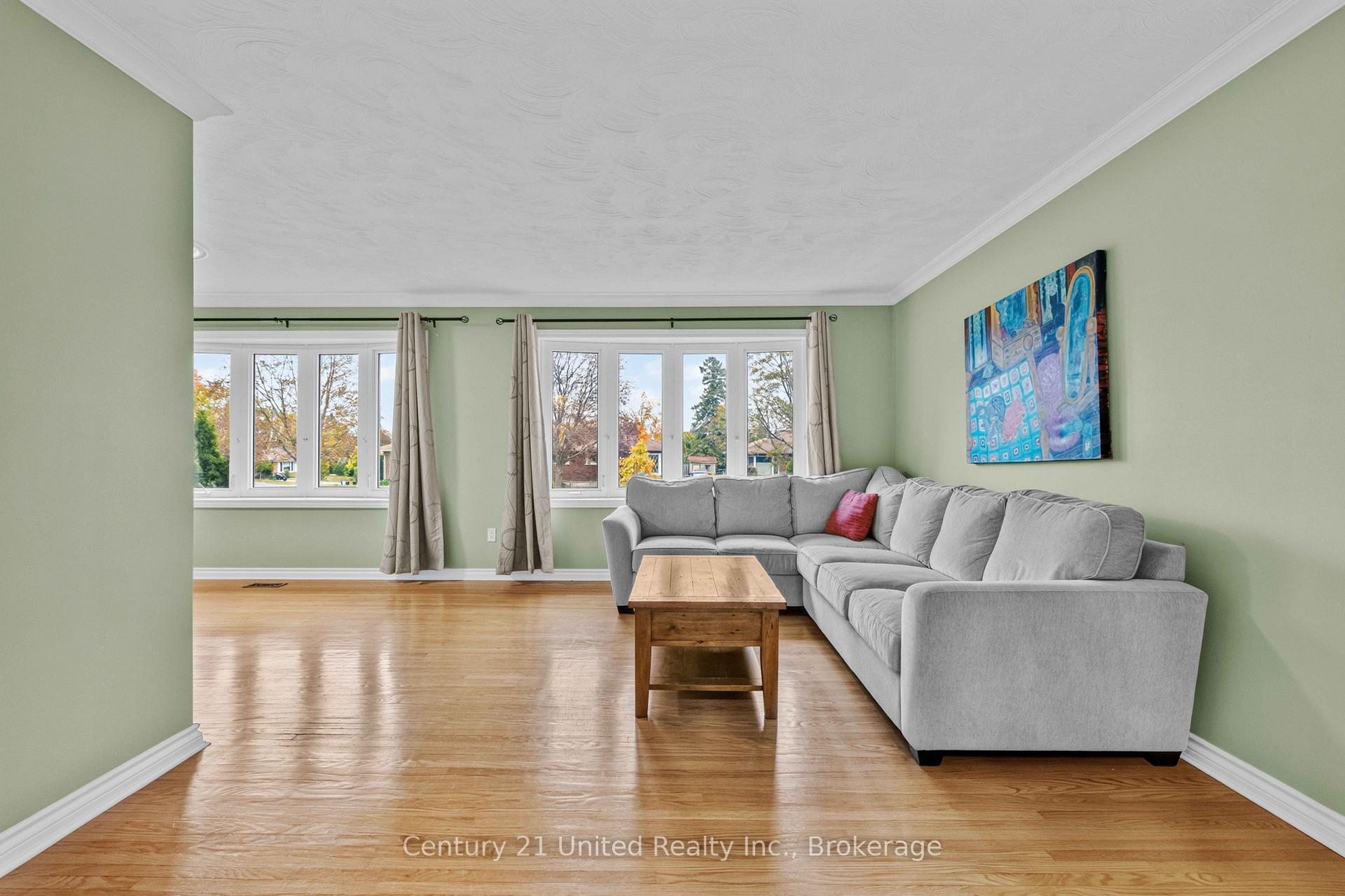 Photo 10 of 1203 Royal Drive, Peterborough, Northcrest Ward 5 — HOMEH