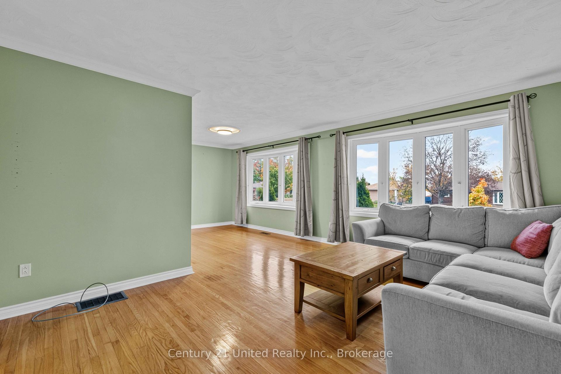 Photo 11 of 1203 Royal Drive, Peterborough, Northcrest Ward 5 — HOMEH