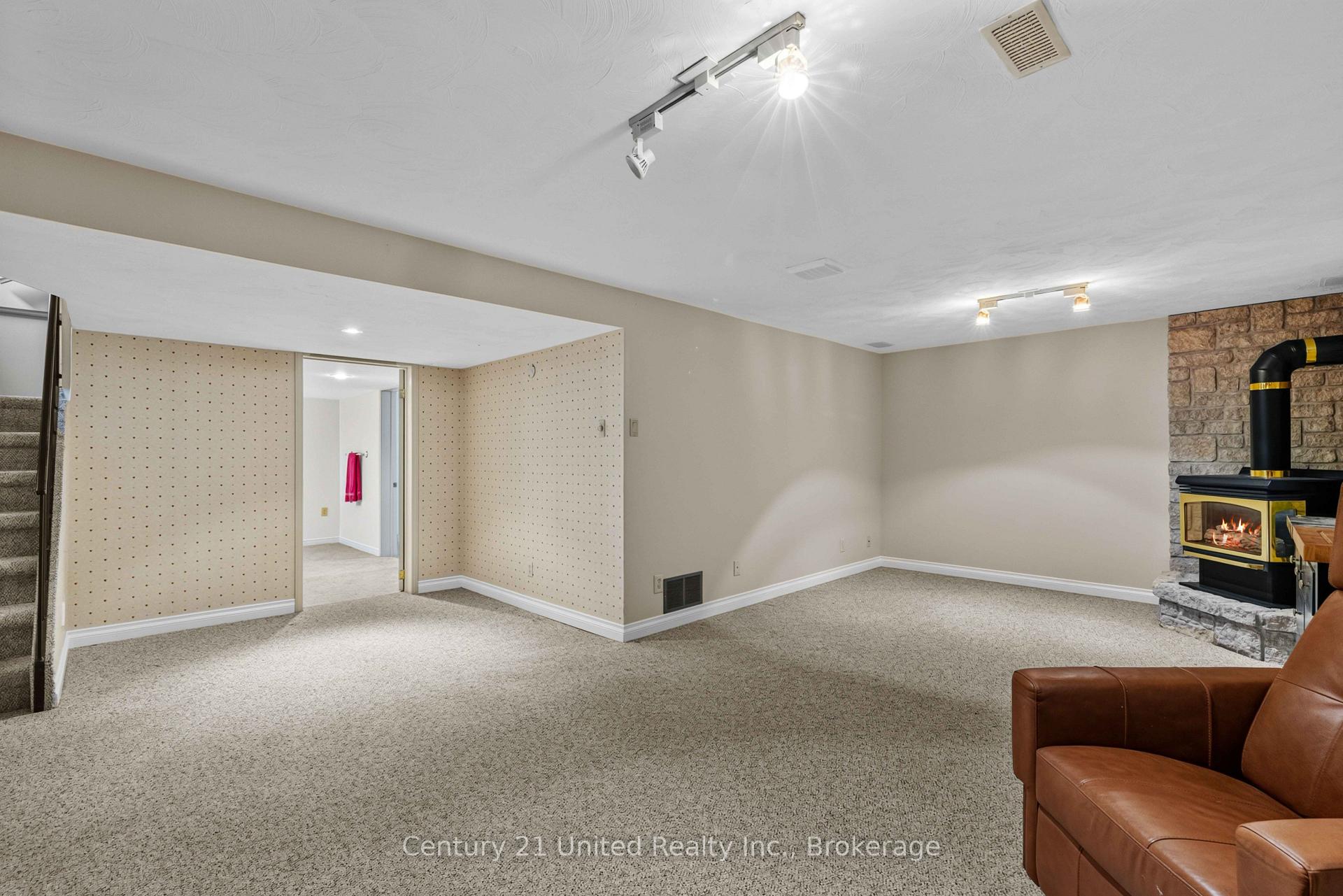 Photo 30 of 1203 Royal Drive, Peterborough, Northcrest Ward 5 — HOMEH
