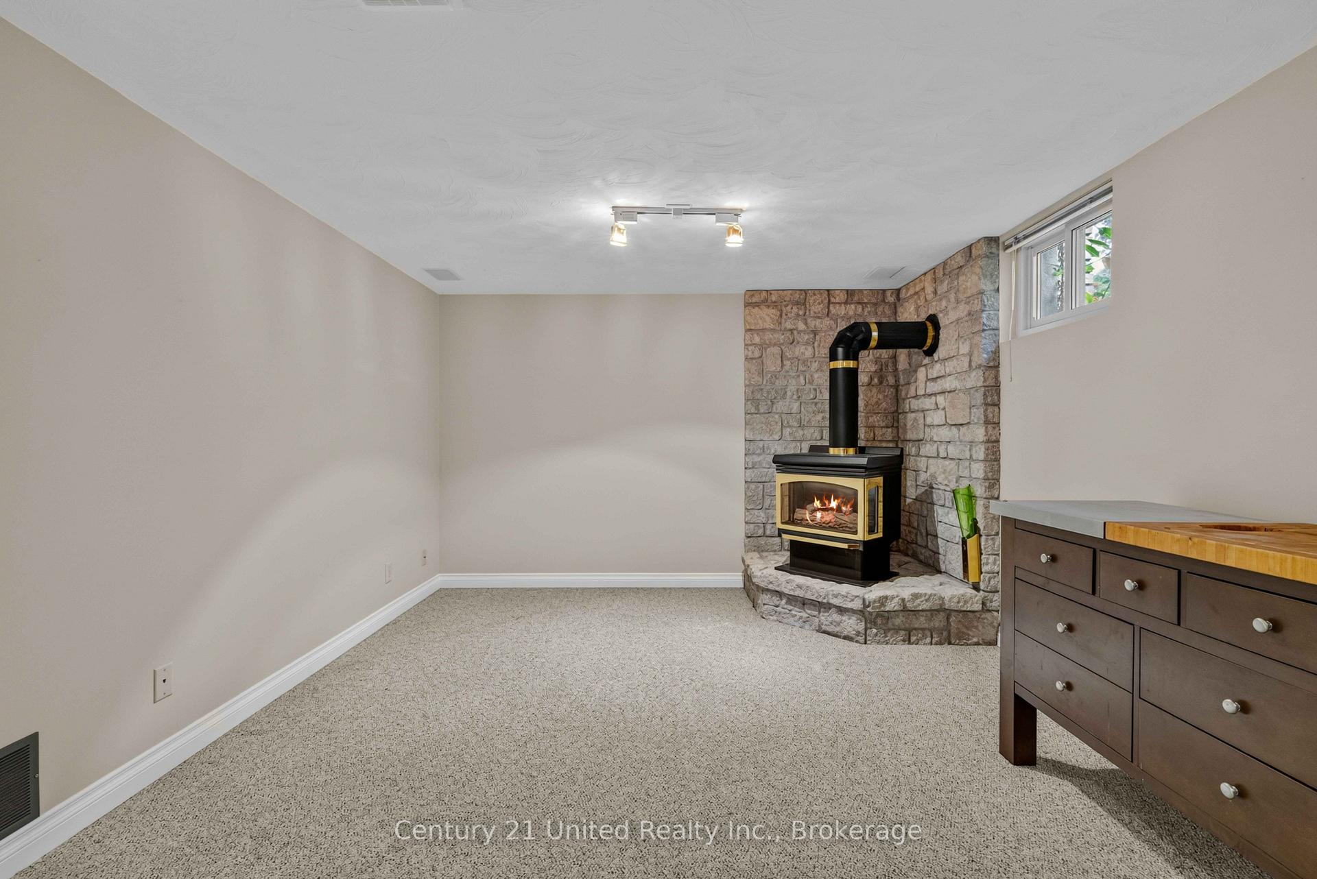 Photo 35 of 1203 Royal Drive, Peterborough, Northcrest Ward 5 — HOMEH