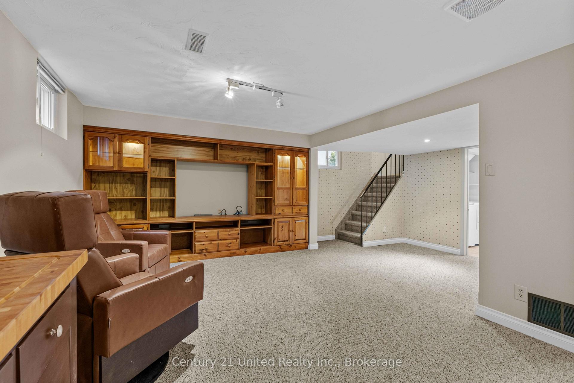 Photo 36 of 1203 Royal Drive, Peterborough, Northcrest Ward 5 — HOMEH