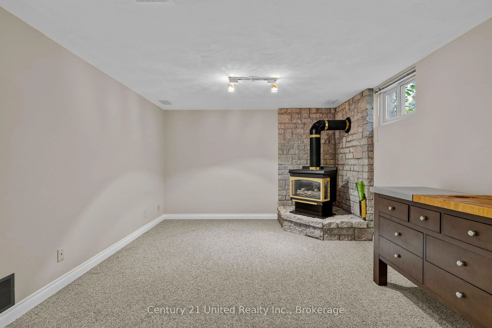 Photo 38 of 1203 Royal Drive, Peterborough, Northcrest Ward 5 — HOMEH