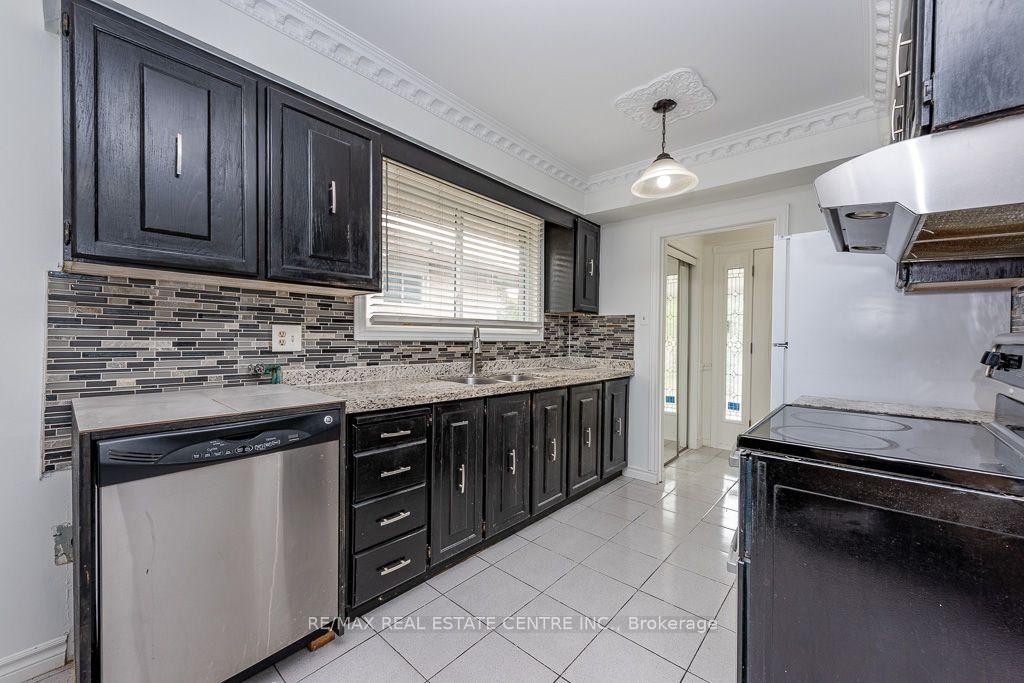 Photo 5 of 45 Autumn Boulevard, Brampton, Avondale — HOMEH
