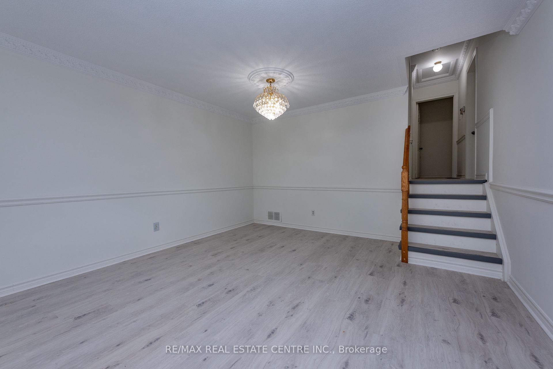 Photo 12 of 45 Autumn Boulevard, Brampton, Avondale — HOMEH