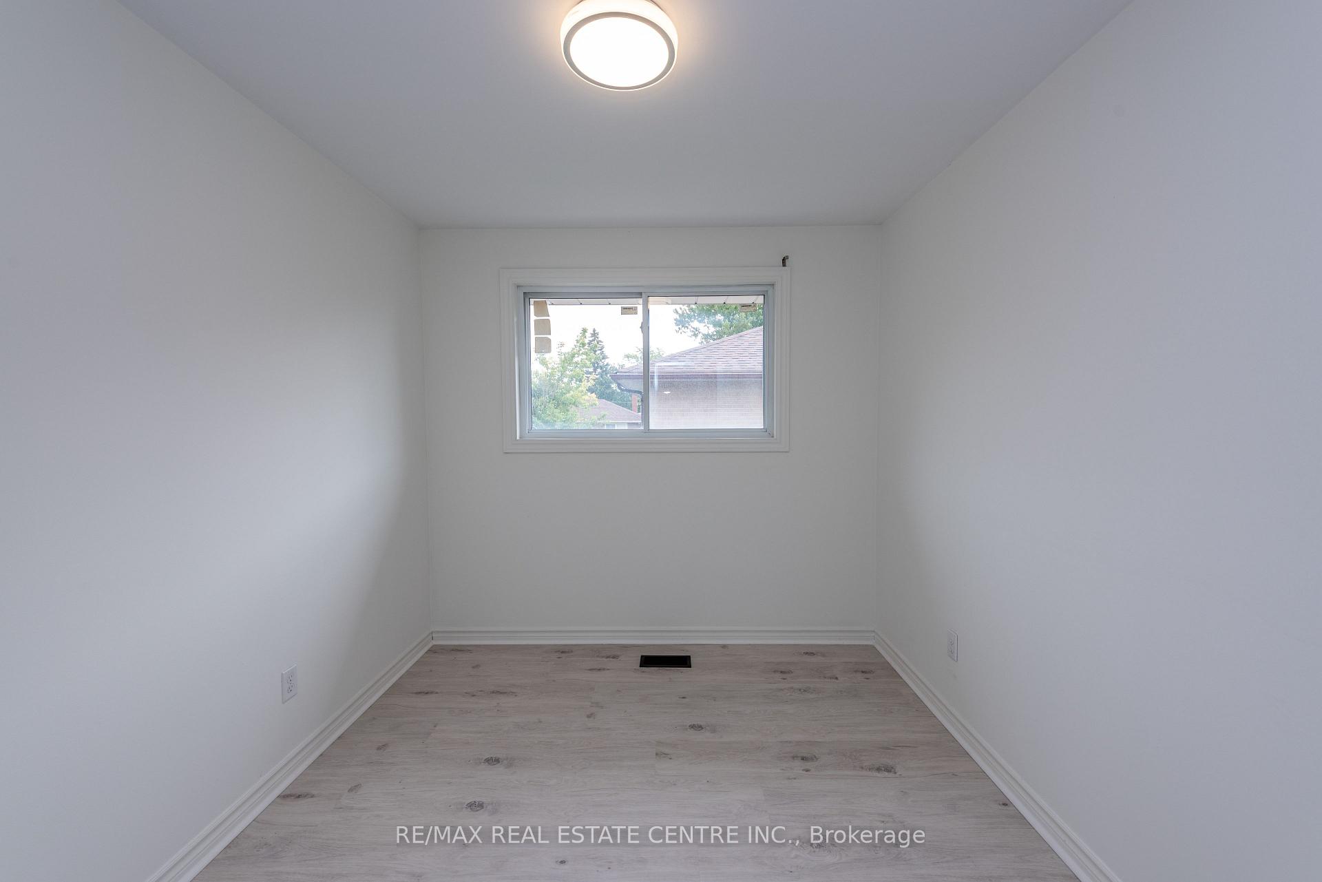 Photo 14 of 45 Autumn Boulevard, Brampton, Avondale — HOMEH