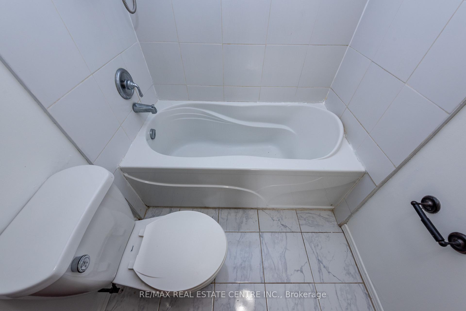 Photo 21 of 45 Autumn Boulevard, Brampton, Avondale — HOMEH