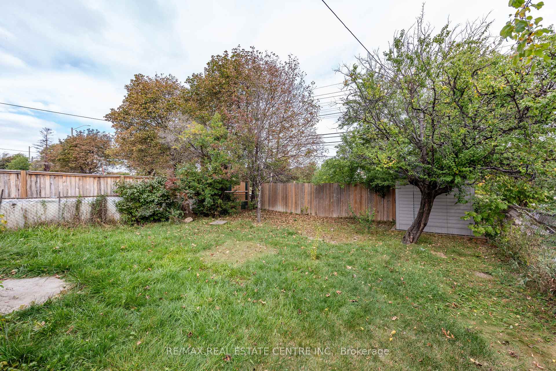 Photo 38 of 45 Autumn Boulevard, Brampton, Avondale — HOMEH