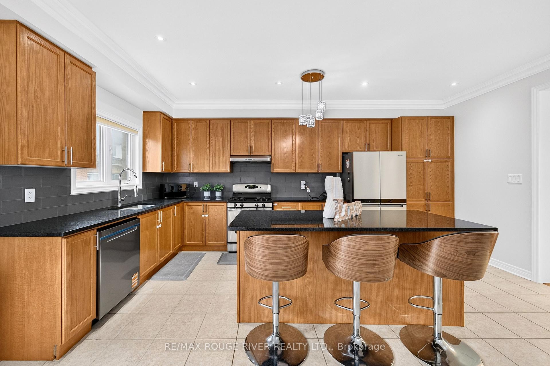 Photo 8 of 1594 Brandy Court, Pickering, Duffin Heights — HOMEH