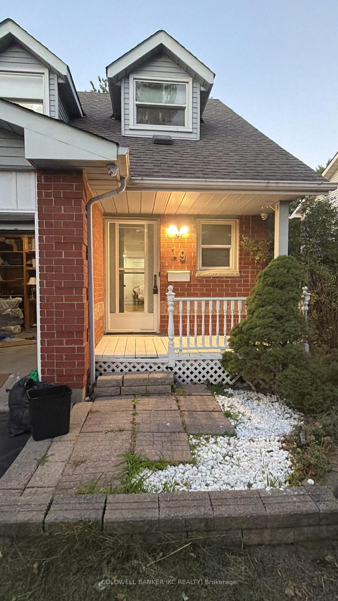 Photo of 19 Grandridge Crescent