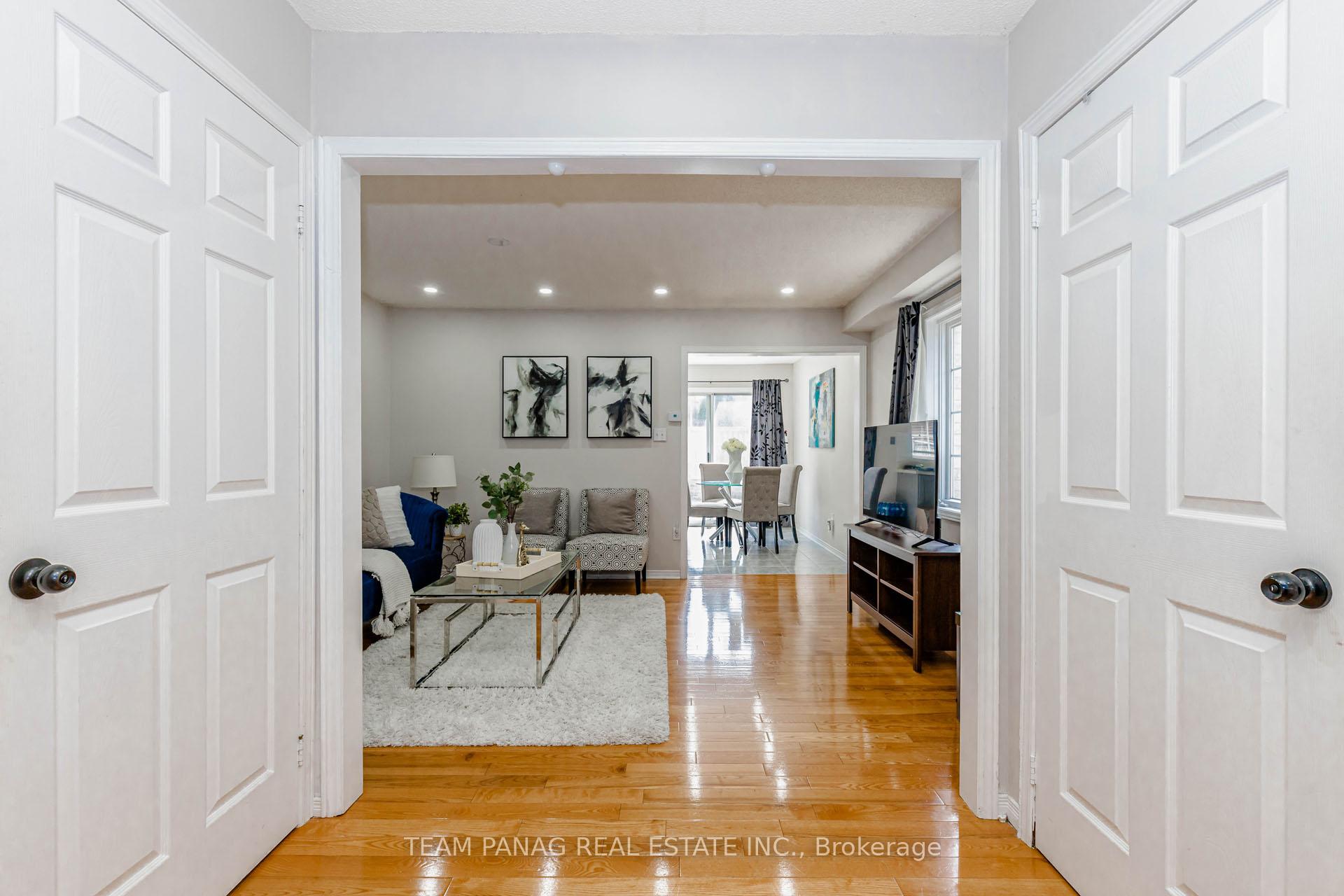 Photo 3 of 25 Ural Circle, Brampton, Sandringham-Wellington — HOMEH