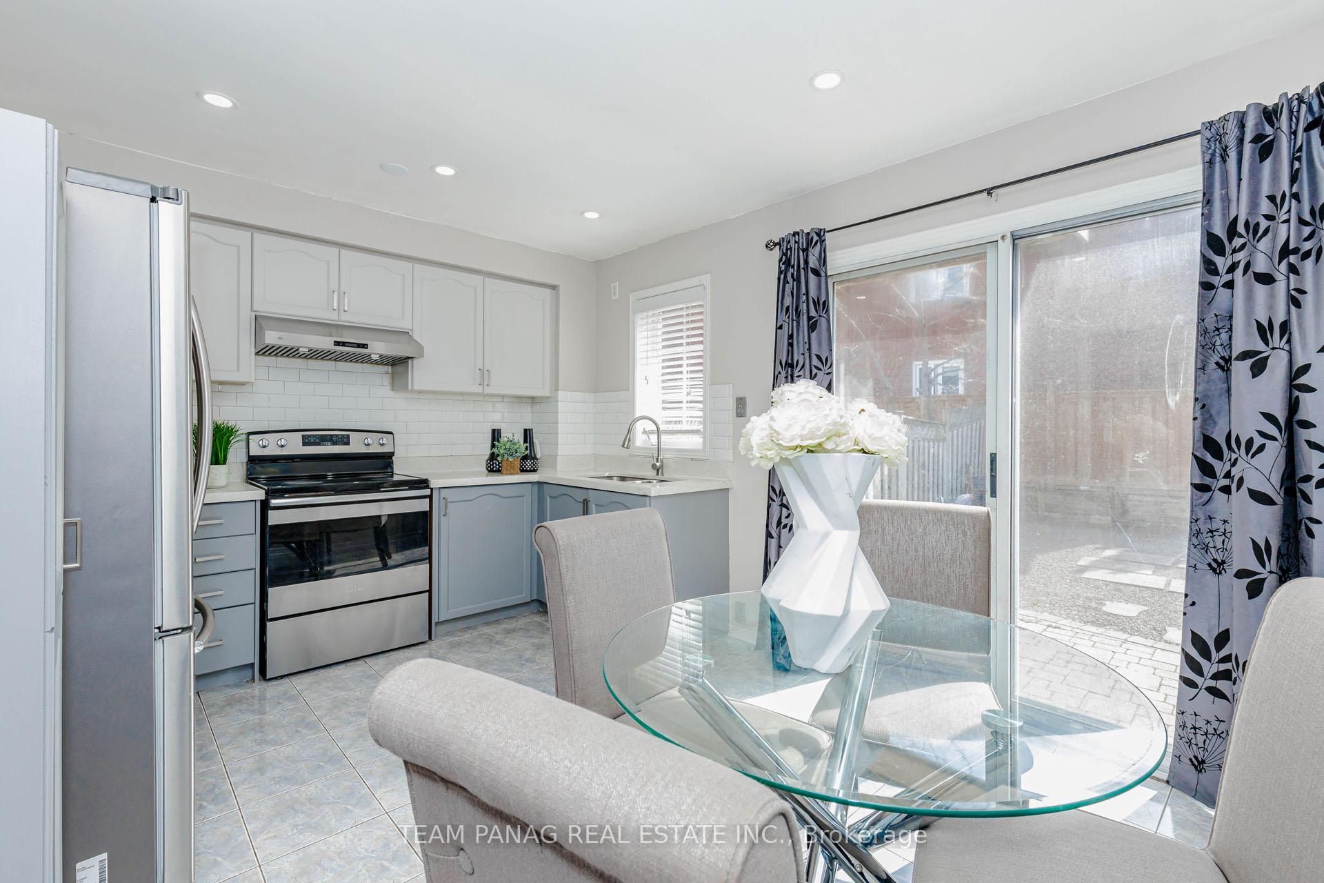 Photo 6 of 25 Ural Circle, Brampton, Sandringham-Wellington — HOMEH